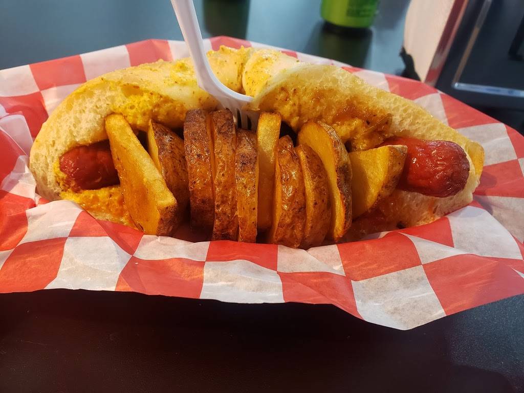 Ninos Italian Hotdogs | restaurant | 572 Main St, Stroudsburg, PA 18360, USA | 5707304988 OR +1 570-730-4988