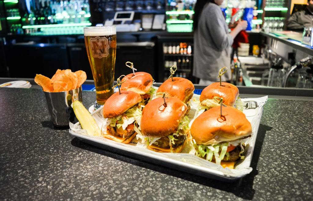 JBs Burger Kitchen + Bar | restaurant | 1855 Aeroplaza Dr, Colorado Springs, CO 80916, USA | 7193808516 OR +1 719-380-8516