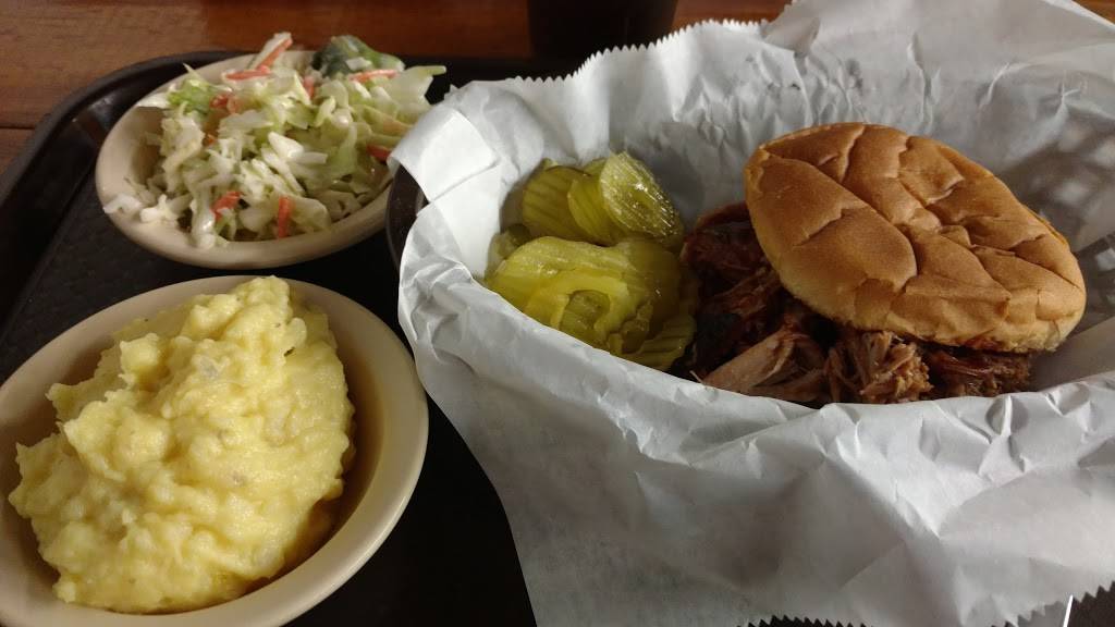 Backwoods Bar-B-Que | restaurant | 630 W TX-243, Canton, TX 75103, USA | 9035676253 OR +1 903-567-6253