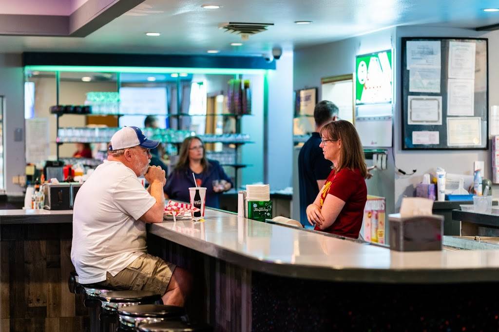 Sweetheart 10 Pin Bowling | restaurant | 2320 N Lincoln Ave, Loveland, CO 80538, USA | 9706673510 OR +1 970-667-3510