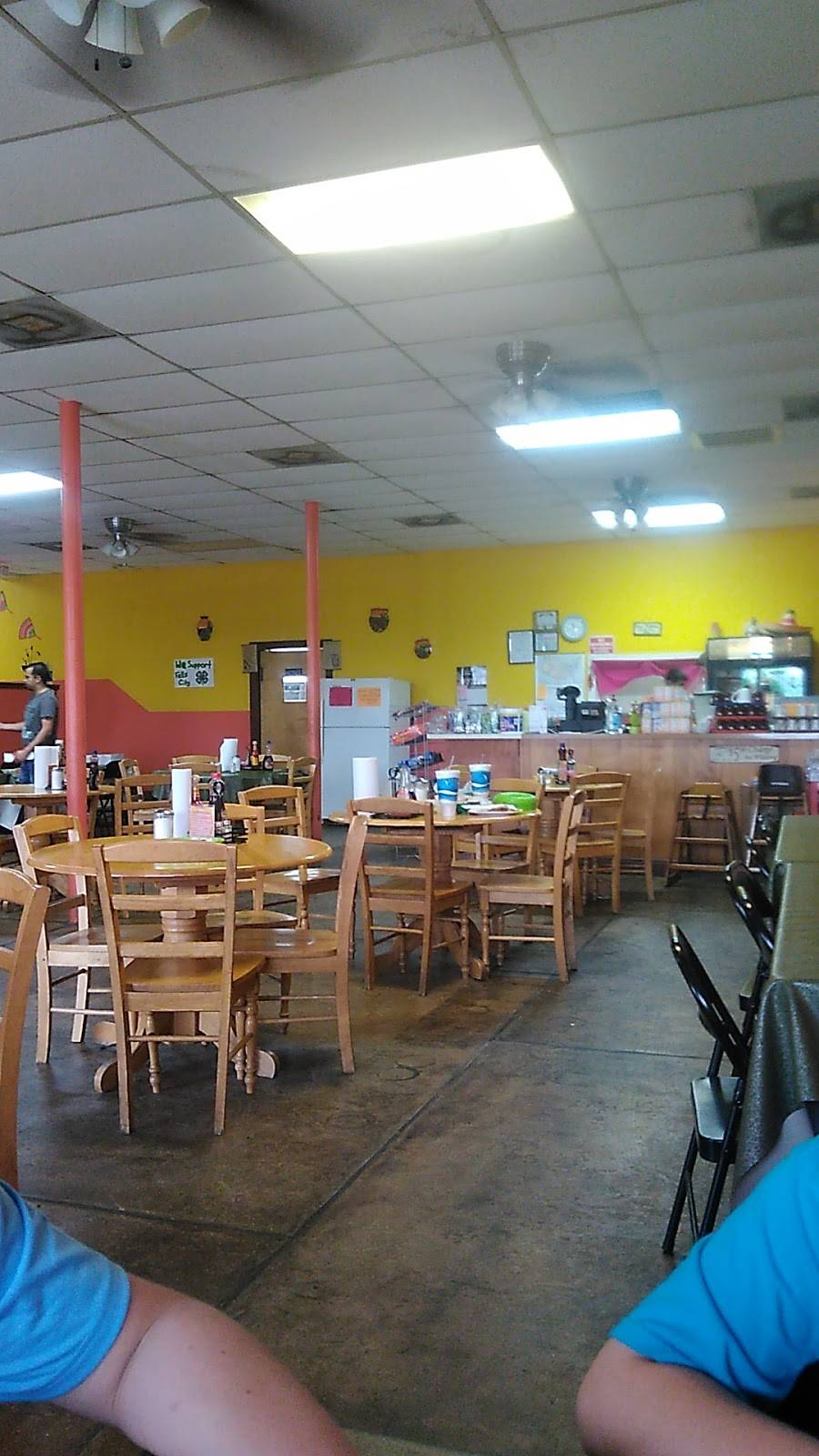 Las Palmas Cafe | restaurant | 107 W Front St, Falls City, TX 78113, USA | 8302543096 OR +1 830-254-3096