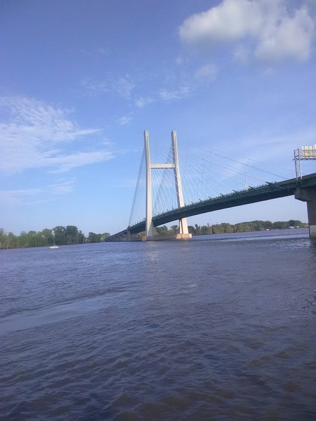 Irish Pub | restaurant | 1401 Osborn St, Burlington, IA 52601, USA | 3197527399 OR +1 319-752-7399