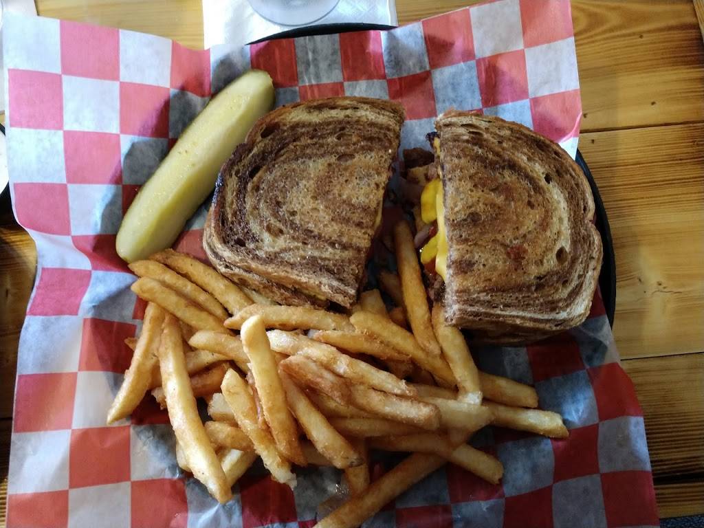 Brewsters Smokehouse | restaurant | 1420 M-89, Otsego, MI 49078, USA | 2696941818 OR +1 269-694-1818