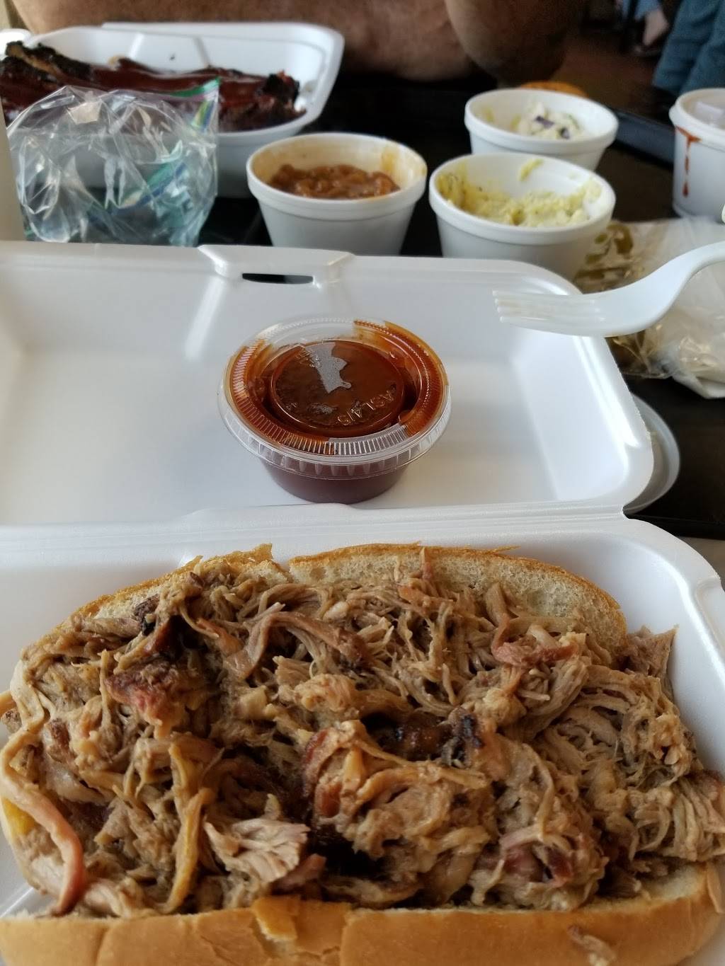 Calhouns Family Texas Barbeque | restaurant | 24710 Washington Ave #11, Murrieta, CA 92562, USA | 9516983777 OR +1 951-698-3777