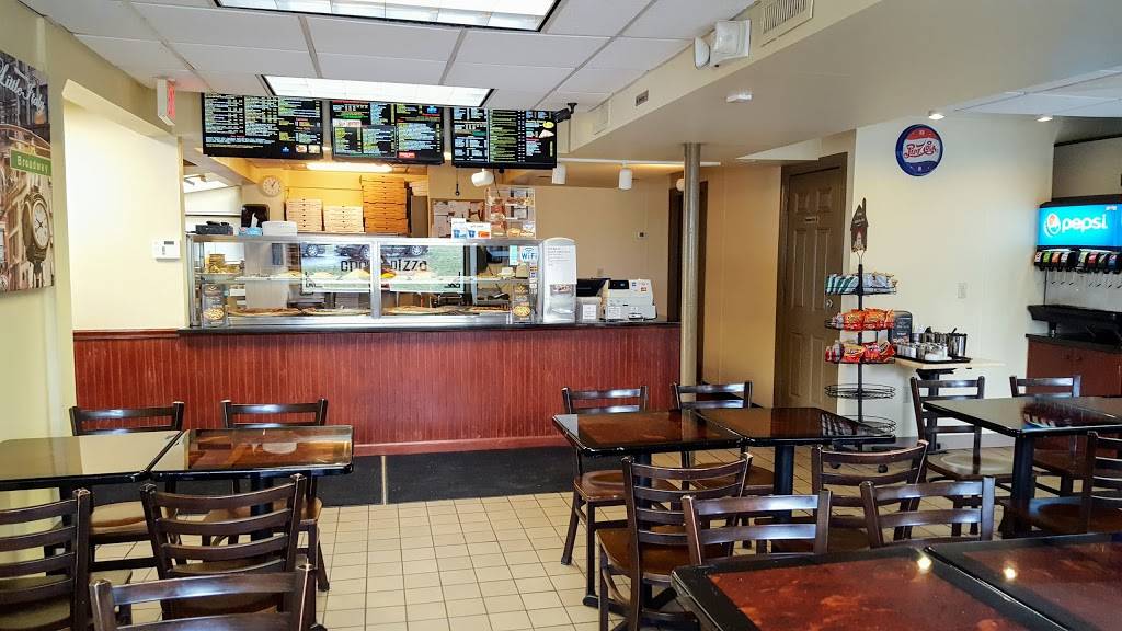 Crown Pizza | restaurant | 5663 Main St, Trumbull, CT 06611, USA | 2032683700 OR +1 203-268-3700