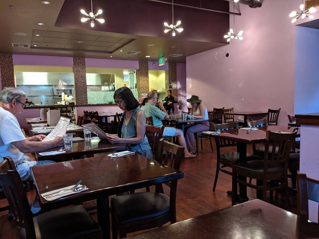 King Of Thai Noodle Restaurant and Bar | restaurant | Nut Tree Village, 1679 E Monte Vista Ave, Vacaville, CA 95688, USA | 7074557150 OR +1 707-455-7150