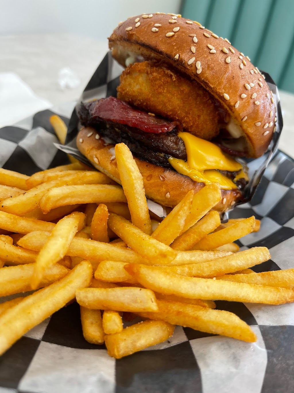 FireFly Burger Fresno | restaurant | 5353 N Blackstone Ave, Fresno, CA 93710, USA | 5593751993 OR +1 559-375-1993