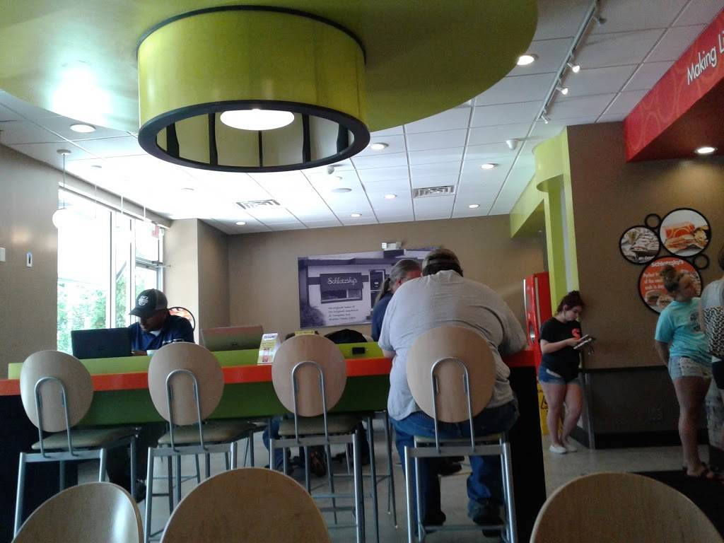 Schlotzskys | bakery | 900 W Church St, Livingston, TX 77351, USA | 9363297961 OR +1 936-329-7961