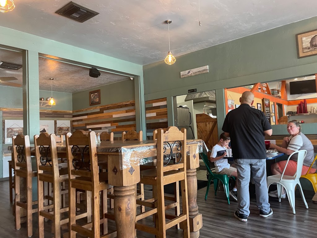 Freckles Kitchen & Tavern | restaurant | 1839 Mentone Blvd, Mentone, CA 92359, USA | 9098101221 OR +1 909-810-1221