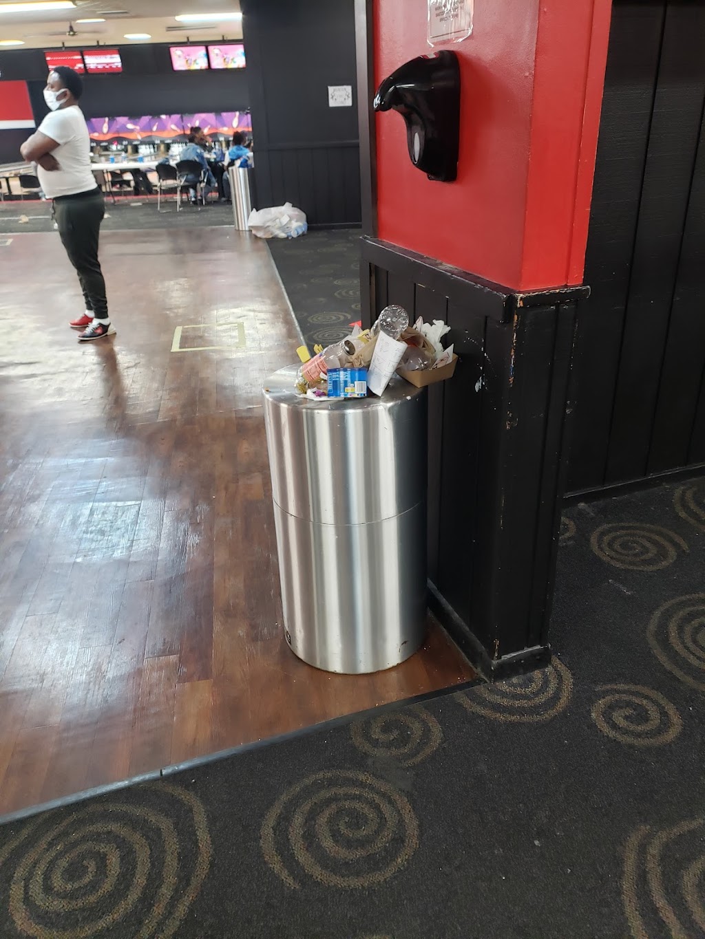 AMF Woodlawn Lanes | restaurant | 6410 Security Blvd, Baltimore, MD 21207, USA | 4109446000 OR +1 410-944-6000