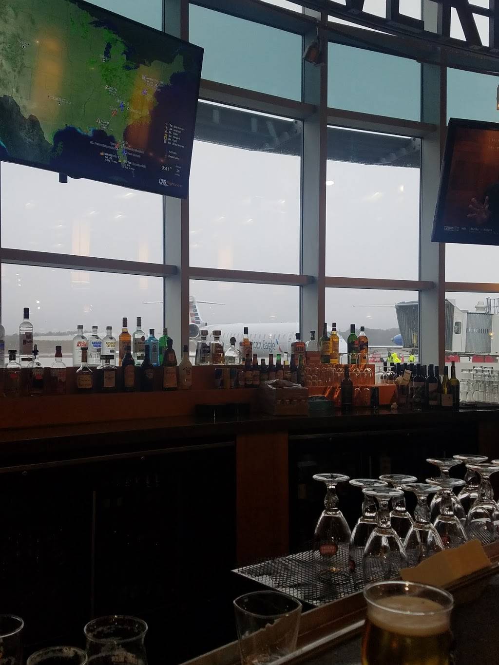 Blue Ridge Tavern | restaurant | 61 Terminal Dr, Fletcher, NC 28732, USA | 8286546215 OR +1 828-654-6215