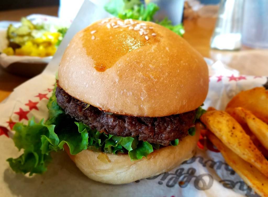 Fuddruckers | restaurant | 10500 Town and Country Way, Houston, TX 77024, USA | 7137227440 OR +1 713-722-7440