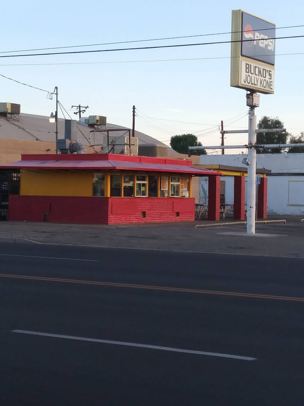 Buckos Jolly Kone Drive In | restaurant | 924 34th St, Bakersfield, CA 93301, USA | 6613221731 OR +1 661-322-1731