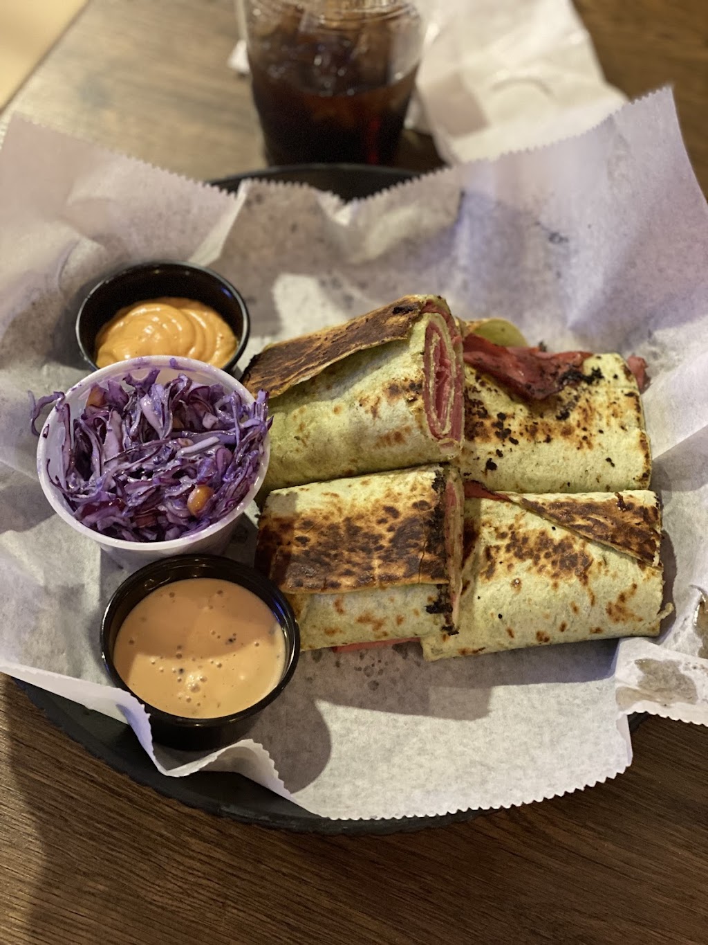 IceBurg | restaurant | 22145 W Outer Dr, Dearborn, MI 48124, USA | 3137685111 OR +1 313-768-5111