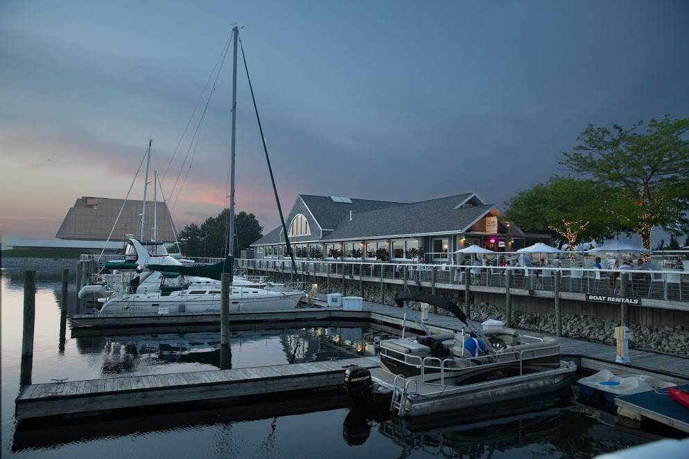 The Lake House Waterfront Grille and Event Center | restaurant | 730 Terrace Point Dr, Muskegon, MI 49440, USA | 2317224461 OR +1 231-722-4461