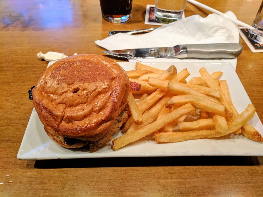 Burger Republic | restaurant | 420 11th Ave S, Nashville, TN 37203, USA | 6159151943 OR +1 615-915-1943