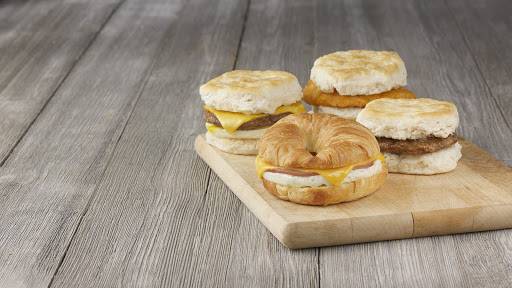 RaceTrac | bakery | 401 US-441, Clayton, GA 30525, USA | 7067827926 OR +1 706-782-7926