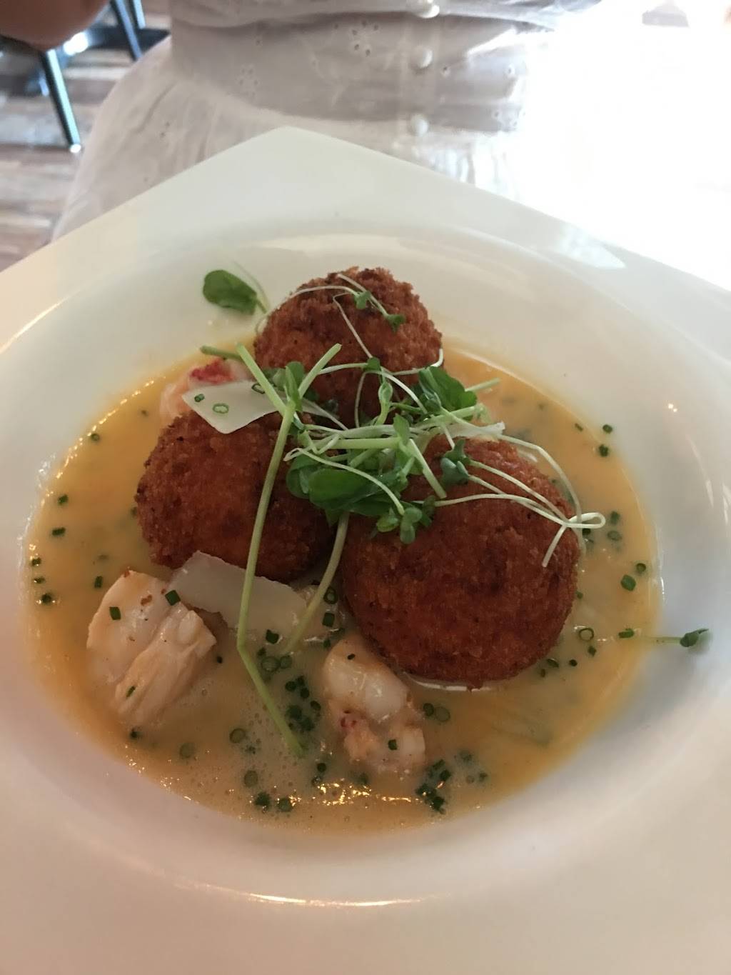 Rivers & Rhodes | restaurant | 382 Thames St, Bristol, RI 02809, USA | 4013969811 OR +1 401-396-9811