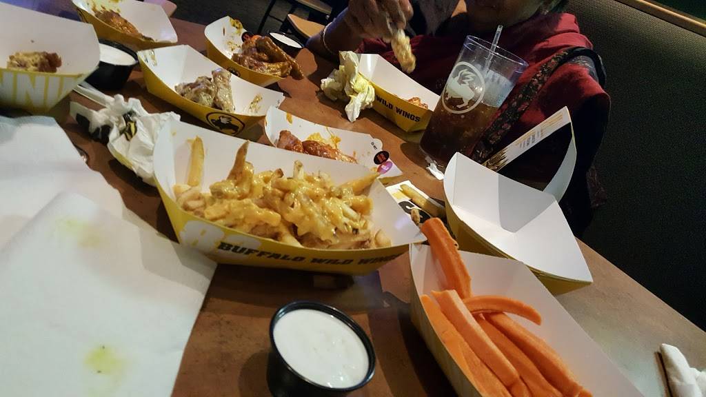 Buffalo Wild Wings | restaurant | 10500 Ulmerton Rd #476, Largo, FL 33771, USA | 7275849453 OR +1 727-584-9453