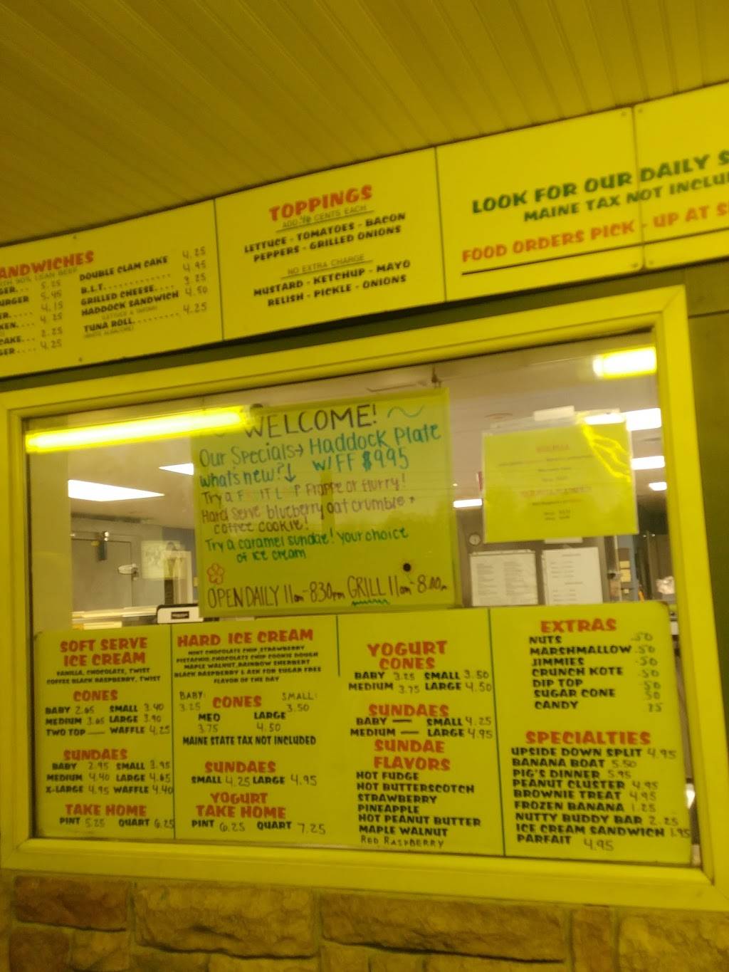 Dairy Delite | restaurant | 6 School St, Berwick, ME 03901, USA | 2076984700 OR +1 207-698-4700