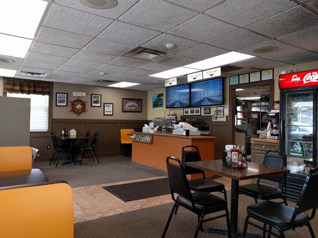 Amarals Fish & Chips | restaurant | 4 Redmond St, Warren, RI 02885, USA | 4012470675 OR +1 401-247-0675