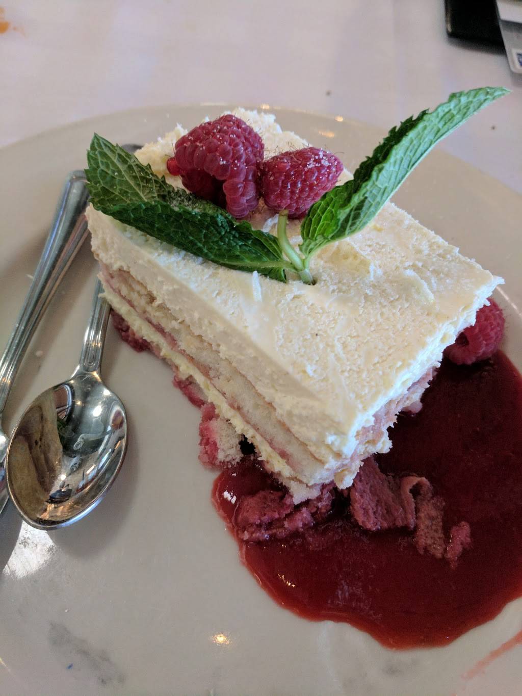 Maggianos Little Italy | restaurant | 3333 Bristol St, Costa Mesa, CA 92626, USA | 7145469550 OR +1 714-546-9550