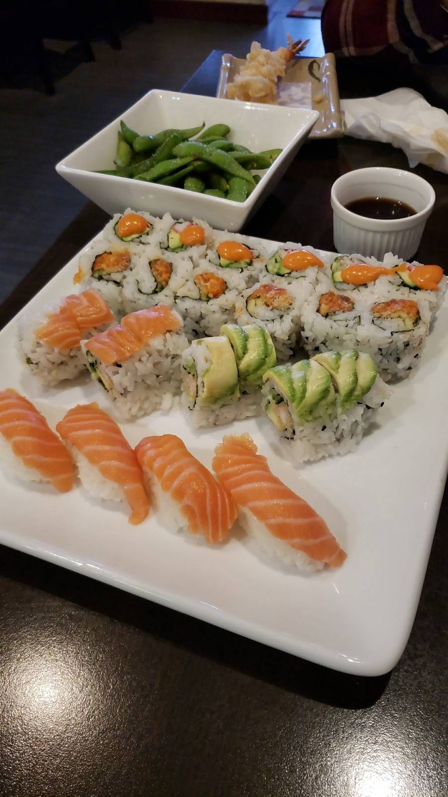 Sushi Huang Japanese Cuisine | restaurant | 265 Edward St, Aurora, ON L4G 3M7, Canada | 9057271133 OR +1 905-727-1133