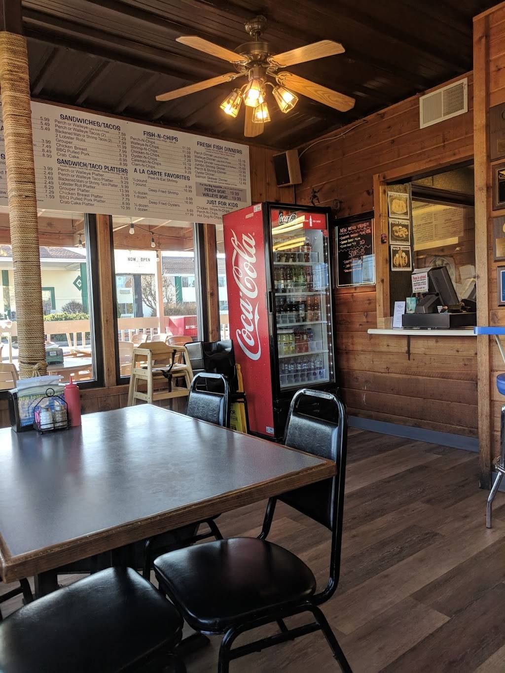 Jolly Rogers Seafood House | restaurant | 1737 E Perry St, Port Clinton, OH 43452, USA | 4197323382 OR +1 419-732-3382