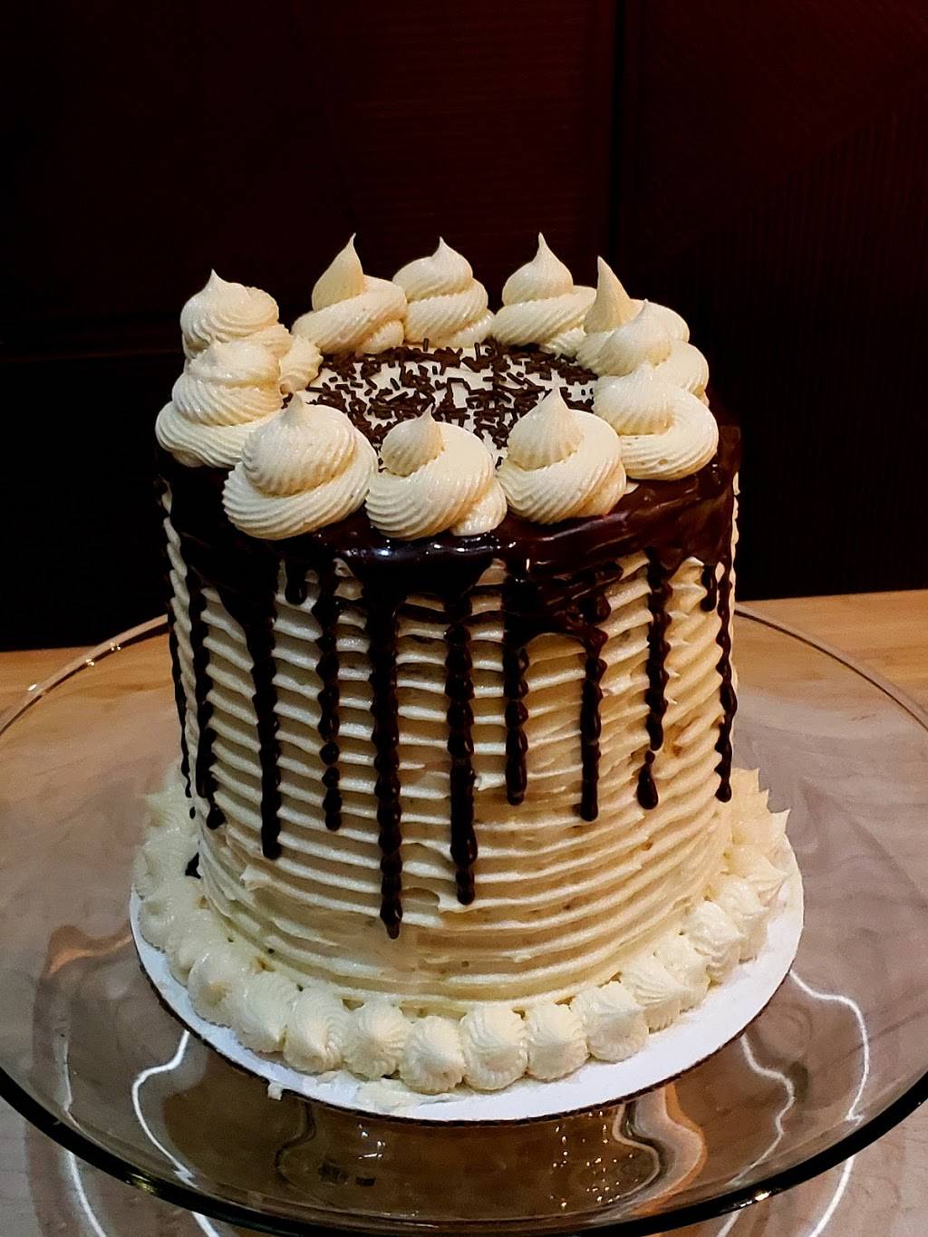 Kickn Kupcakes | restaurant | 411 FM2325, Wimberley, TX 78676, USA | 5128427686 OR +1 512-842-7686