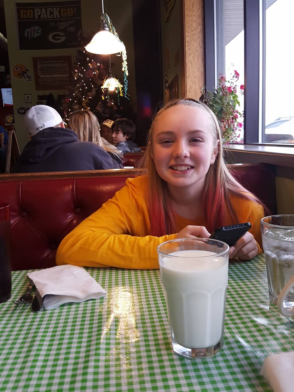 Moms Restaurant & Pub | restaurant | 225 Bremer Ave # 1, Colfax, WI 54730, USA | 7159624617 OR +1 715-962-4617