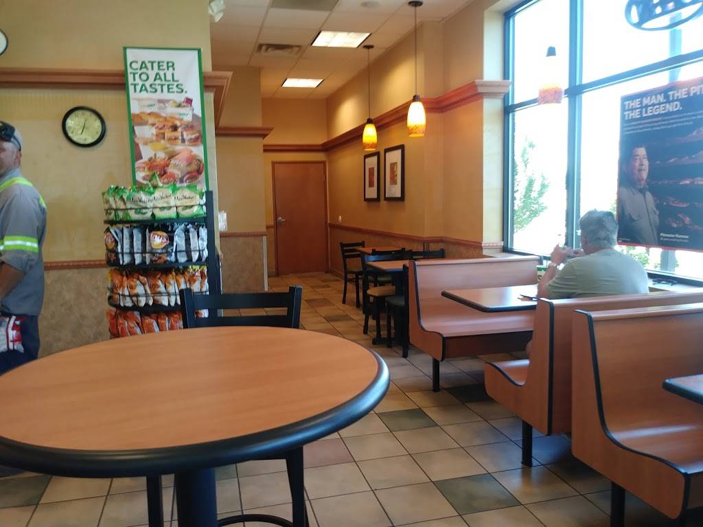 Subway | meal takeaway | 4729 NE Columbia Blvd, Portland, OR 97218, USA | 5032816185 OR +1 503-281-6185
