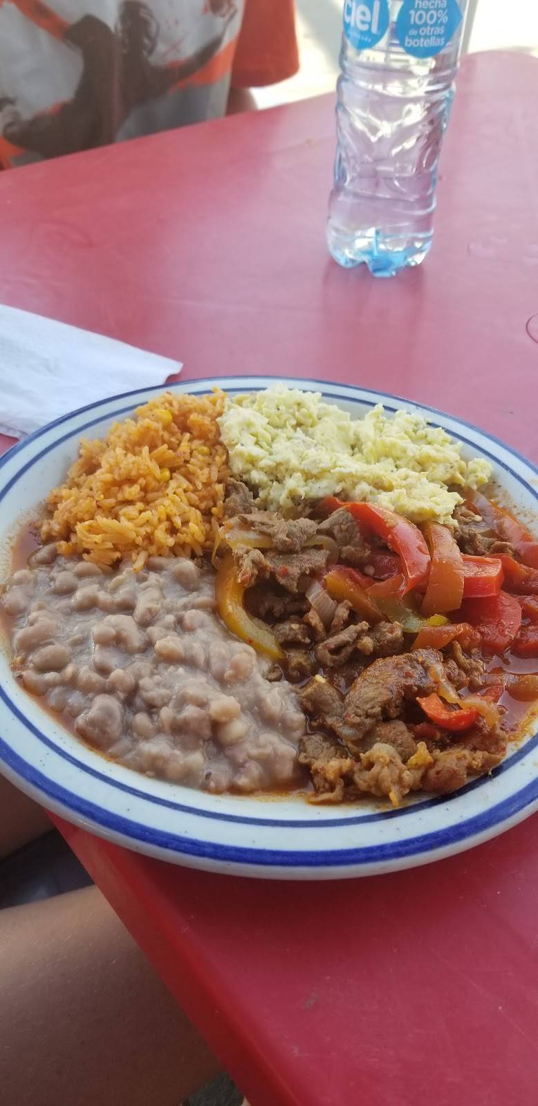 Marilus Restaurant And Tortilleria. | restaurant | Calle Primo Tapia 84, El Paraíso, 22710 Primo Tapia, B.C., Mexico | 016611101049 OR +52 661 110 1049