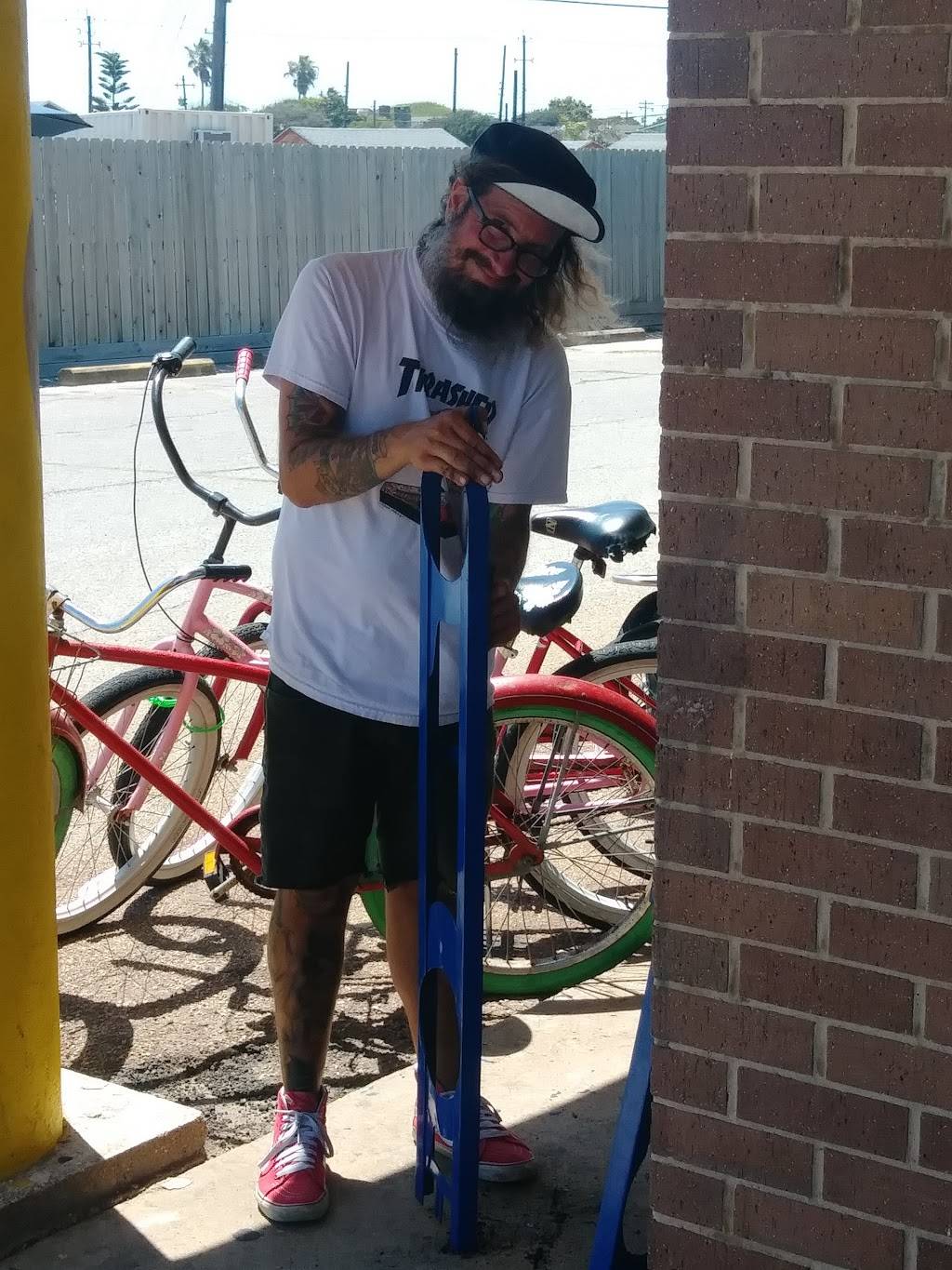 Elite Surf&Bike Rentals | meal takeaway | 4120 Seawall Blvd, Galveston, TX 77550, USA | 4094574797 OR +1 409-457-4797