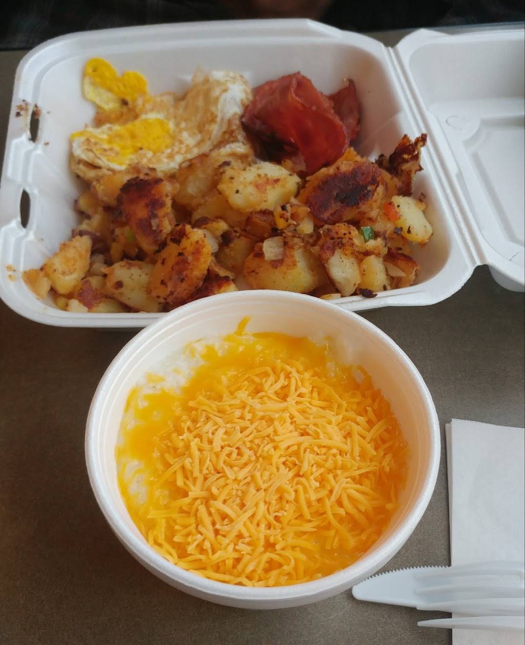 Old Redford Kitchen & Cafe | restaurant | 3220, 21733 Grand River Ave, Detroit, MI 48219, USA | 3136939929 OR +1 313-693-9929