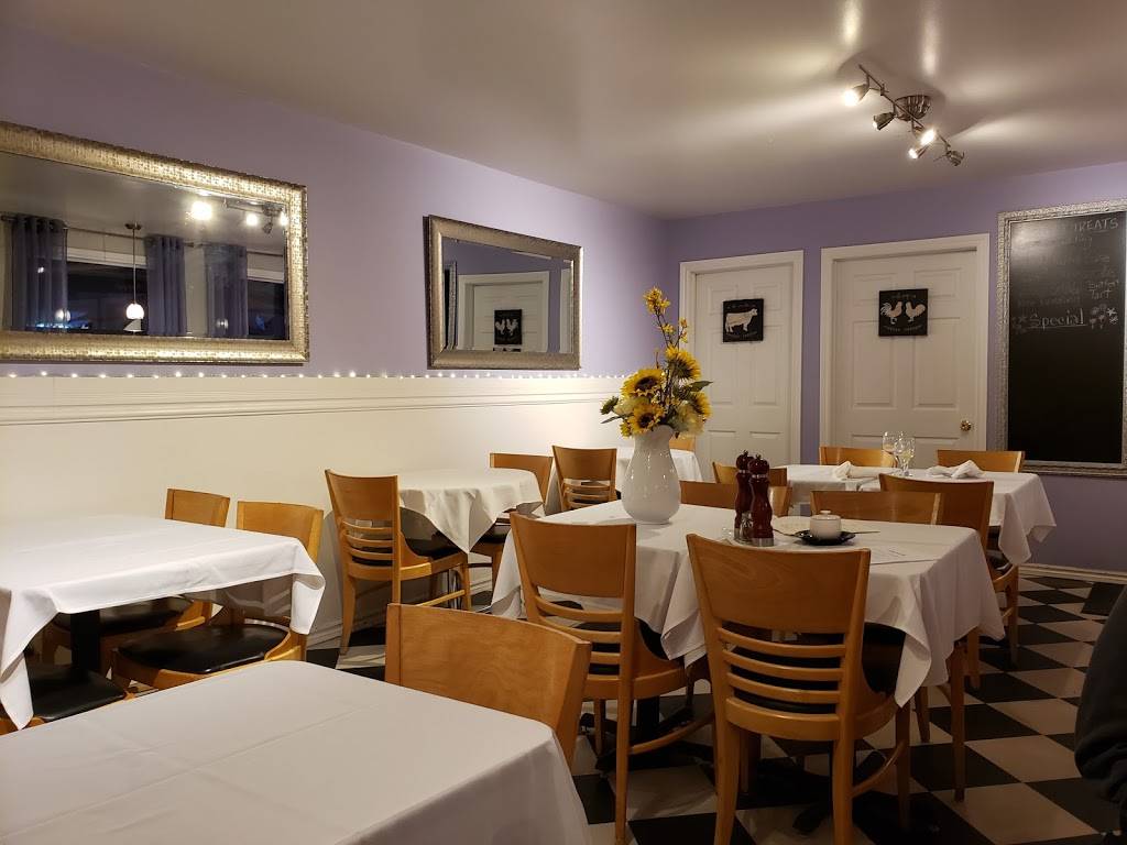 Antonias Bistro | restaurant | 28 Doxsee Ave S, Campbellford, ON K0L 1L0, Canada | 7056320505 OR +1 705-632-0505