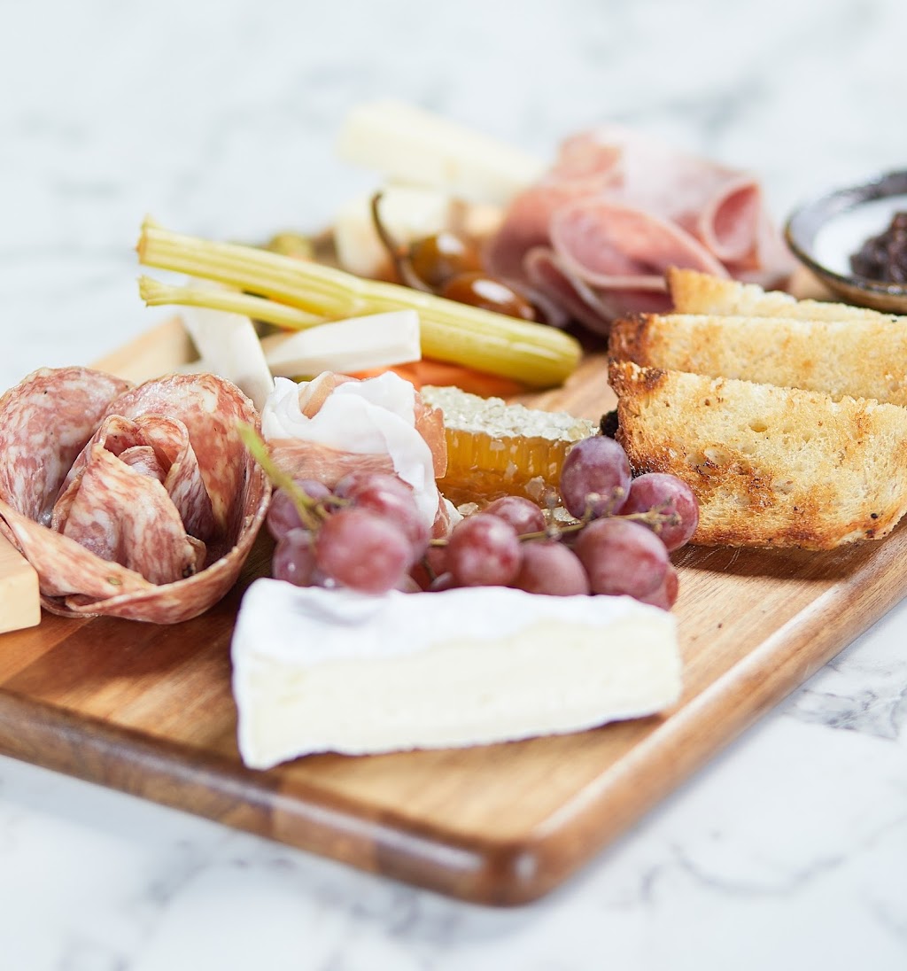 Goat & Vine Restaurant + Winery | restaurant | 195 Remington Blvd, Bolingbrook, IL 60440, USA | 6306340333 OR +1 630-634-0333