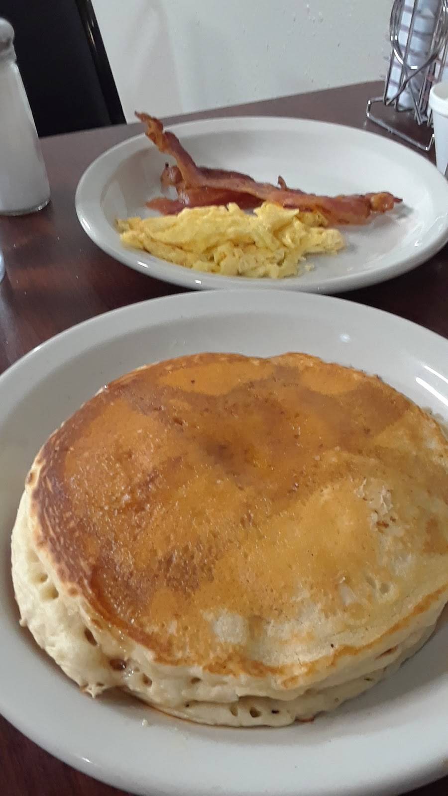 Brandis Country Kitchen | restaurant | 112 W Walnut St, Decatur, TX 76234, USA | 9405392954 OR +1 940-539-2954