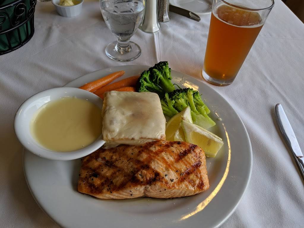 Vintners Bar & Grill | restaurant | 3455 Skyway Dr, Santa Maria, CA 93455, USA | 8059288000 OR +1 805-928-8000