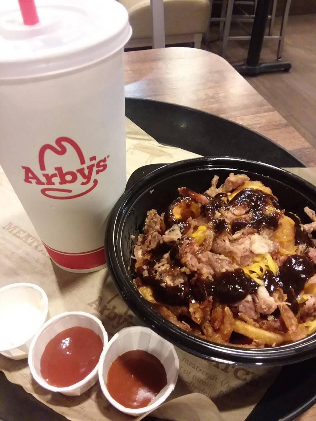 Hardees | restaurant | 2500 Conner St, Noblesville, IN 46060, USA | 3177734642 OR +1 317-773-4642