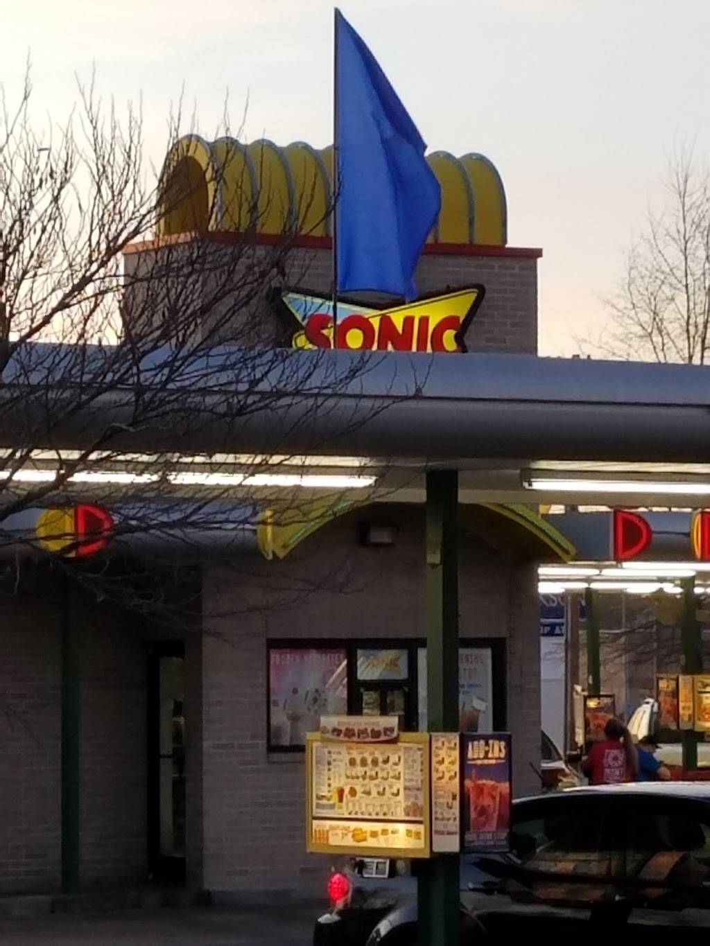 Sonic Drive-In | restaurant | 112 E University Pkwy, Jackson, TN 38305, USA | 7315121010 OR +1 731-512-1010