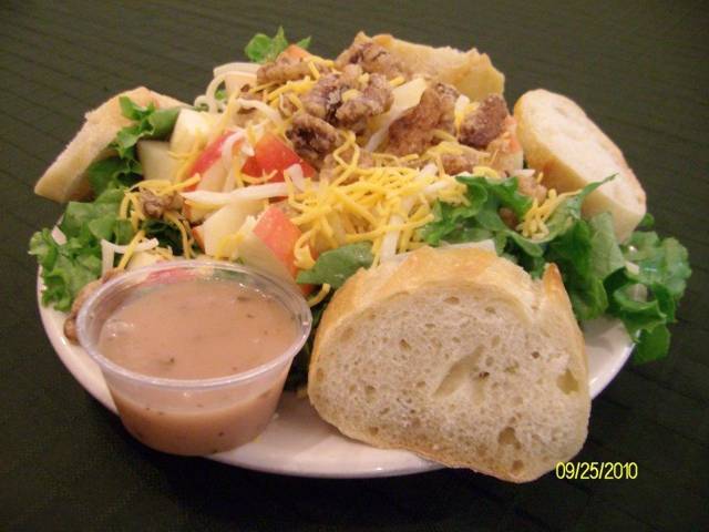 Buzz | restaurant | 601 Public Square, Benton, IL 62812, USA | 6184382899 OR +1 618-438-2899