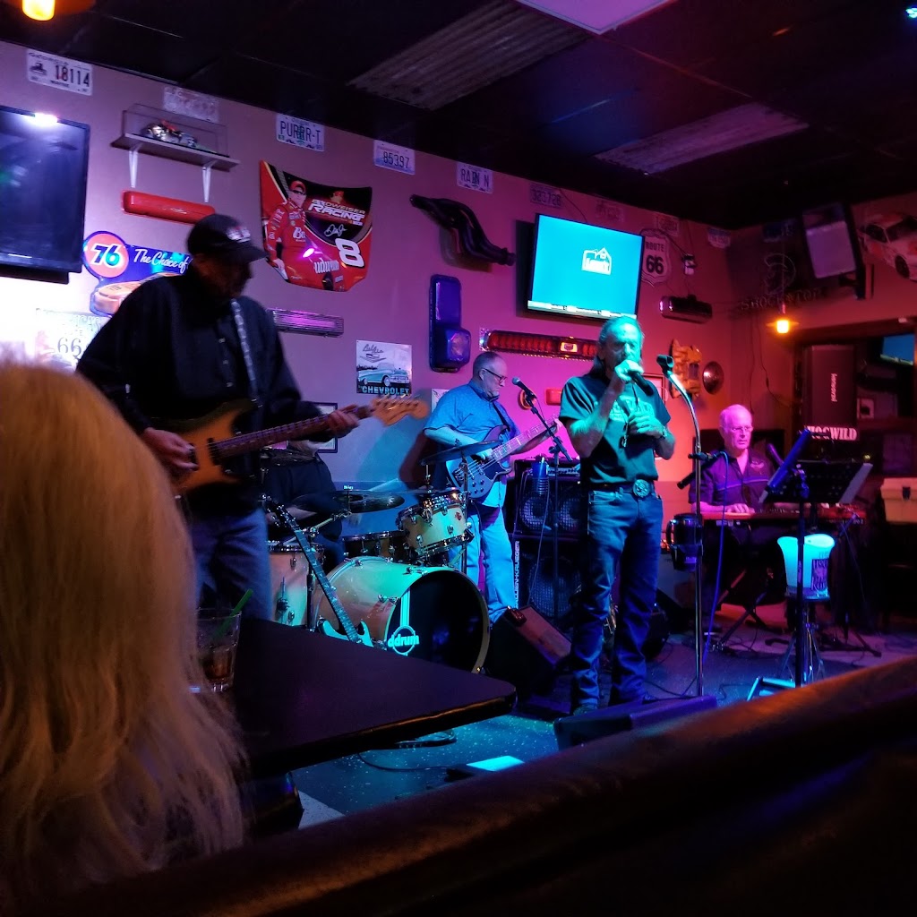 Hemi and Hogs Bar and Grill | restaurant | 100 E Jackson St, Medford, OR 97501, USA | 4582259288 OR +1 458-225-9288