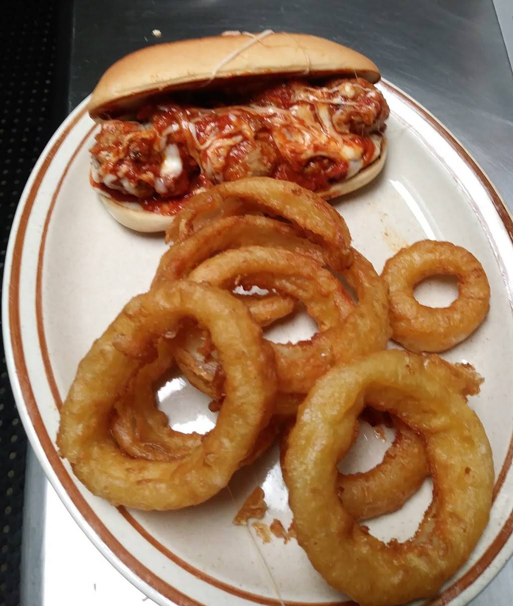 Southside Bar And Grill | restaurant | 3837 S Seneca St, Wichita, KS 67216, USA | 3167765275 OR +1 316-776-5275