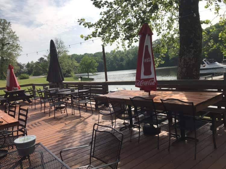 Nicks Lakeside Grill | restaurant | 2109 New Lake Rd, Spring City, TN 37381, USA | 4237100605 OR +1 423-710-0605