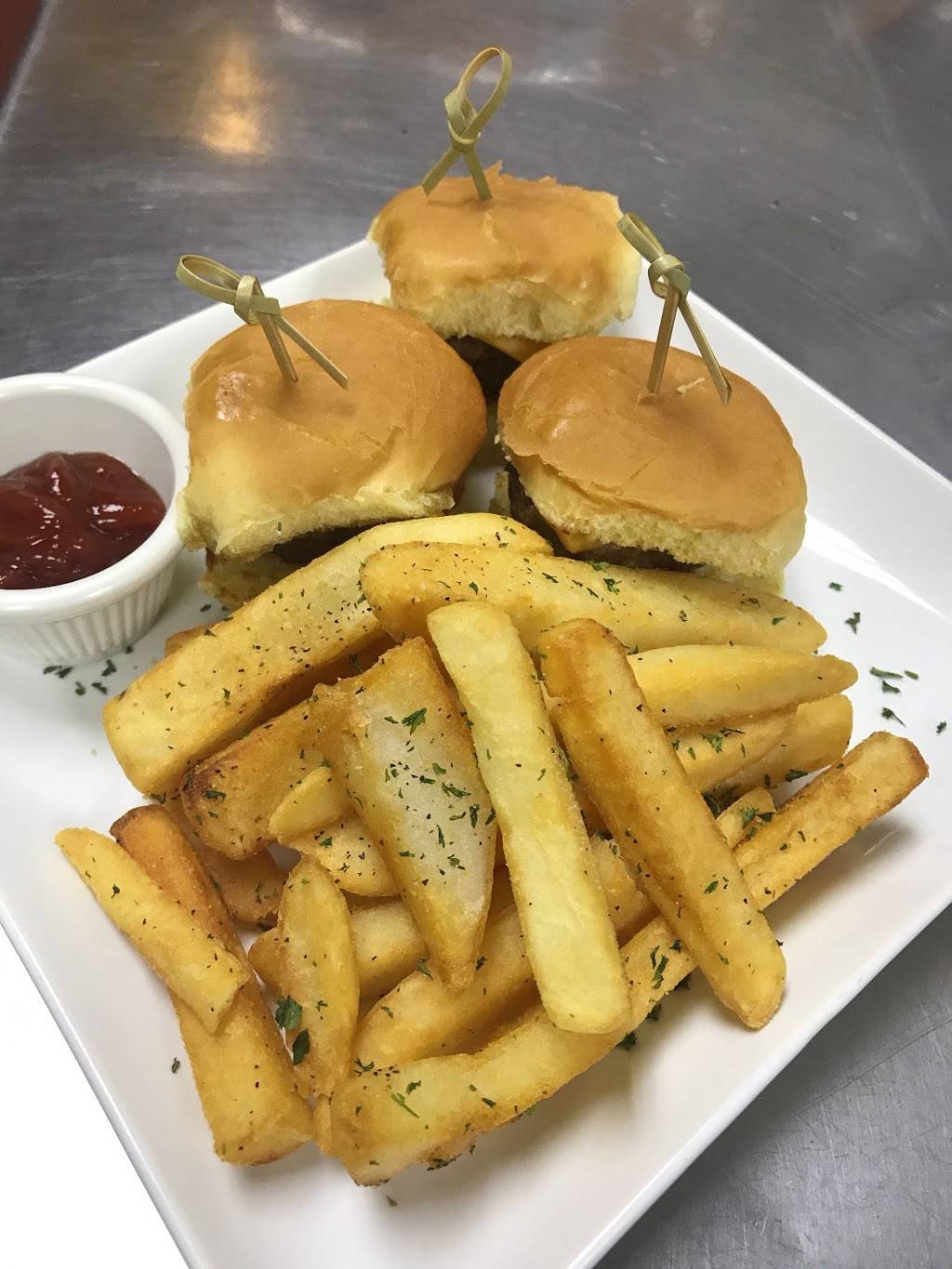 Entice Eats/Mac Shack Queens | restaurant | 168-18 Jamaica Ave, Jamaica, NY 11432, USA | 7188801770 OR +1 718-880-1770