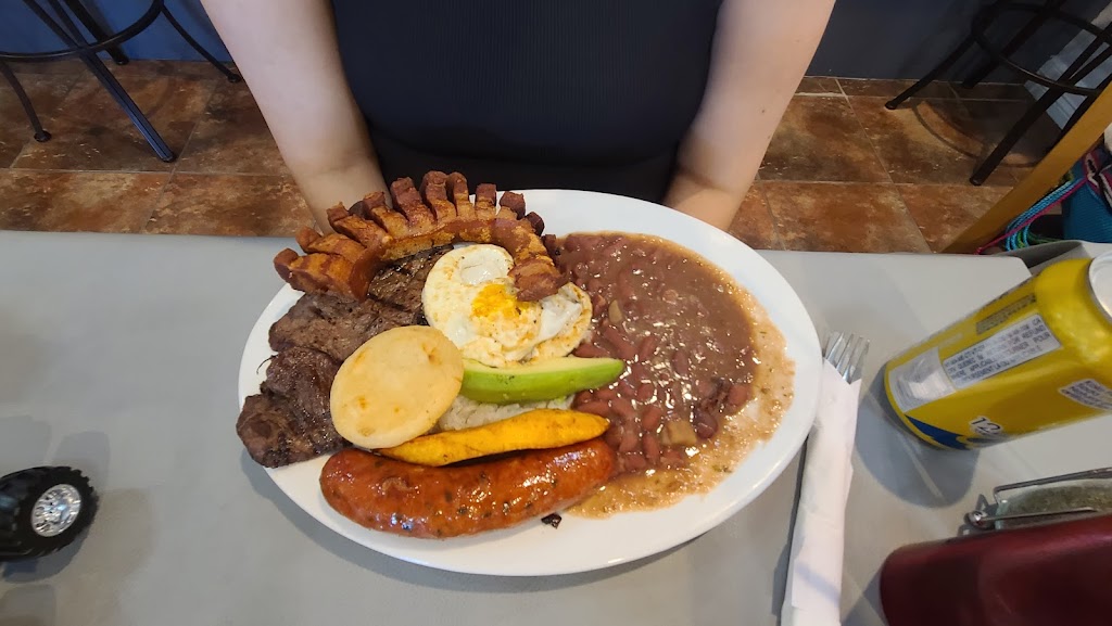 La Cacerola Colombian Cuisine | restaurant | 580 W Arapaho Rd, Richardson, TX 75080, USA | 9726856140 OR +1 972-685-6140