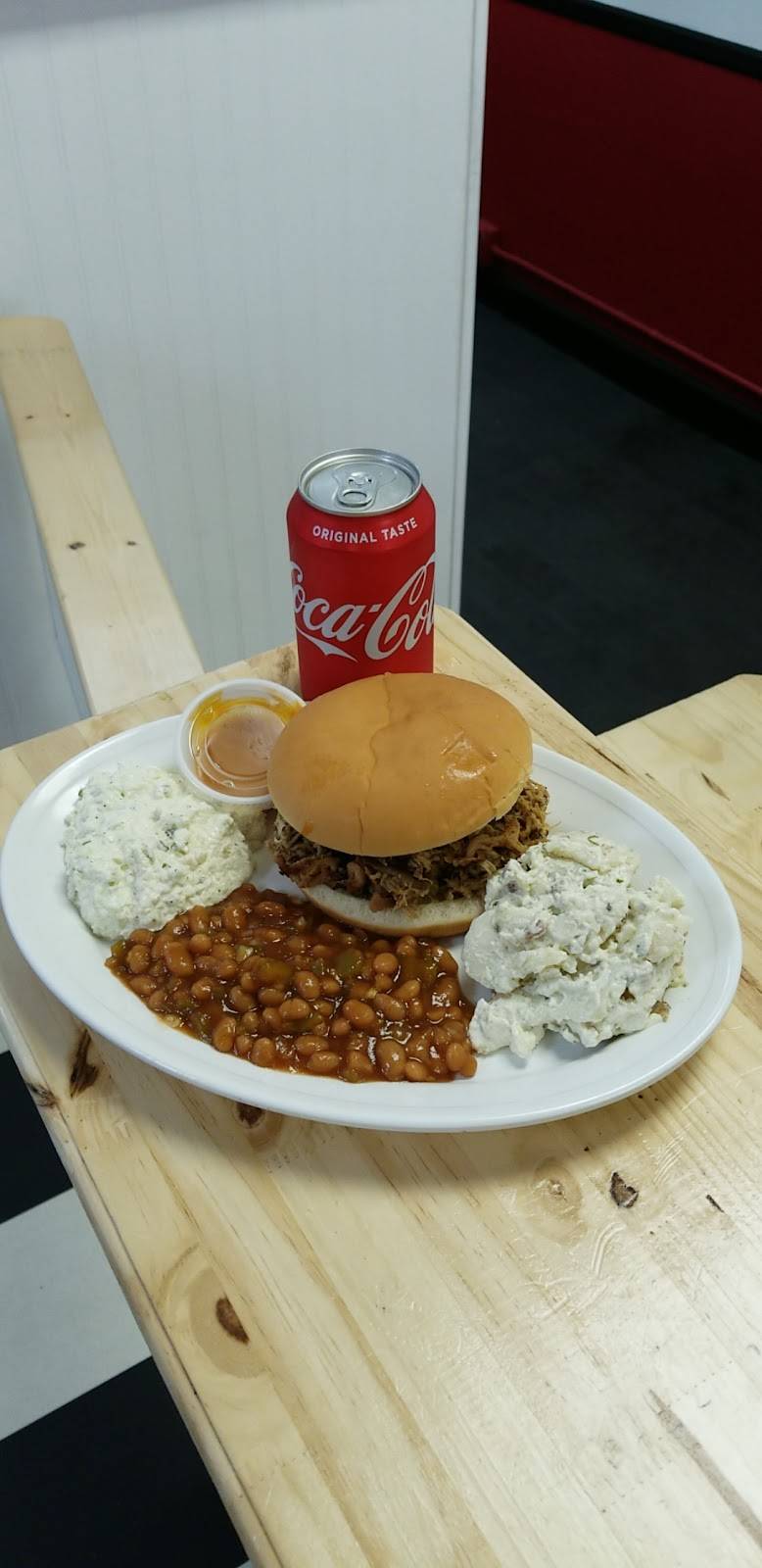 Jonnie Dogs And More | restaurant | 136 S Main St, Woodruff, SC 29388, USA | 8646709719 OR +1 864-670-9719