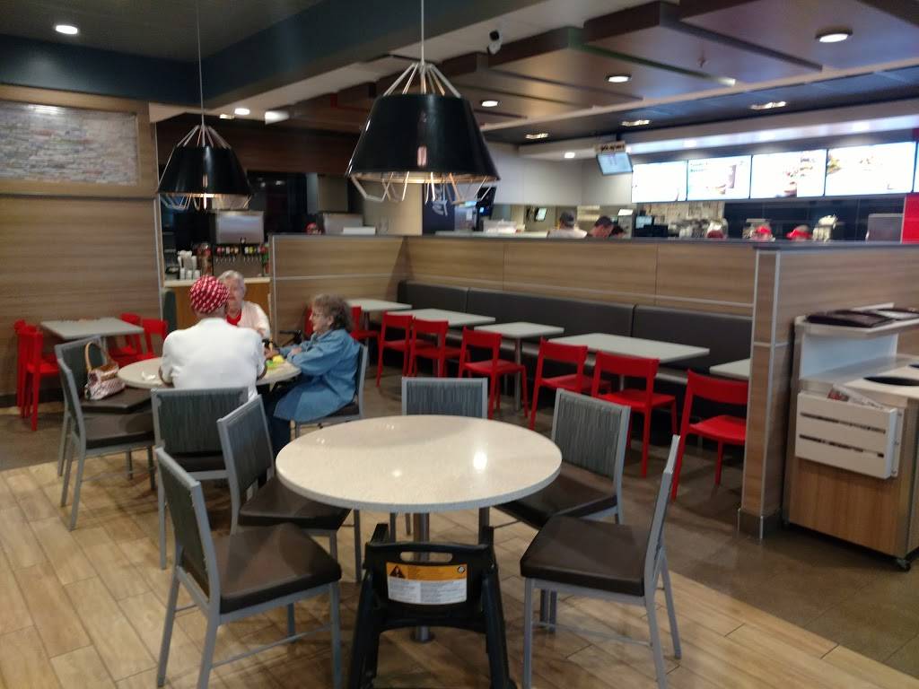 McDonalds | cafe | 314 W Pine St, Baraboo, WI 53913, USA | 6083562654 OR +1 608-356-2654