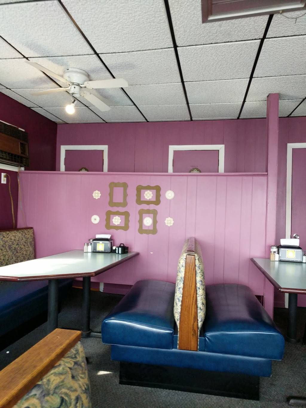 Gigis Place | restaurant | 568 Main St, Apalachin, NY 13732, USA | 6076252212 OR +1 607-625-2212