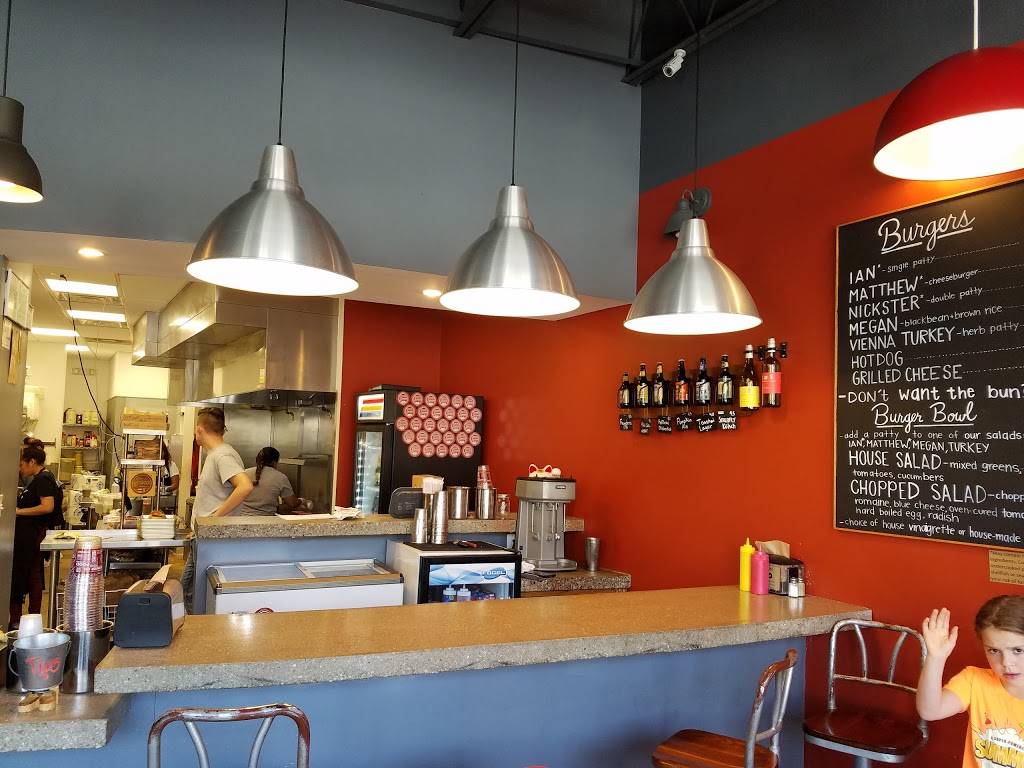 Social Burger | restaurant | 350 Maple Ave W, Vienna, VA 22180, USA | 7033645420 OR +1 703-364-5420